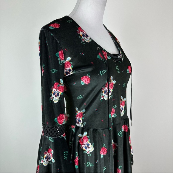 Spirit Halloween Velvet Dia de Los Muertos Floral Flare Sleeve Velvet Dress S - Picture 6 of 12